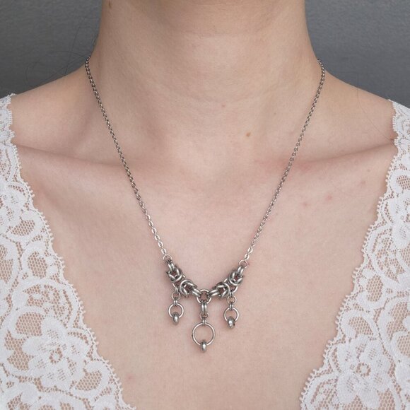 Vintage silver gothic chandelier necklace ✦ Medieval chainmaille necklace ✦ - Picture 4 of 8